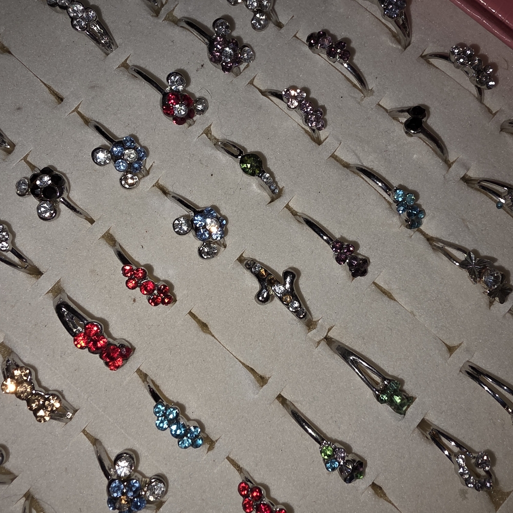 Assorted Women's Crystal Flower Rings - Multicolor - Picture 3 of 4